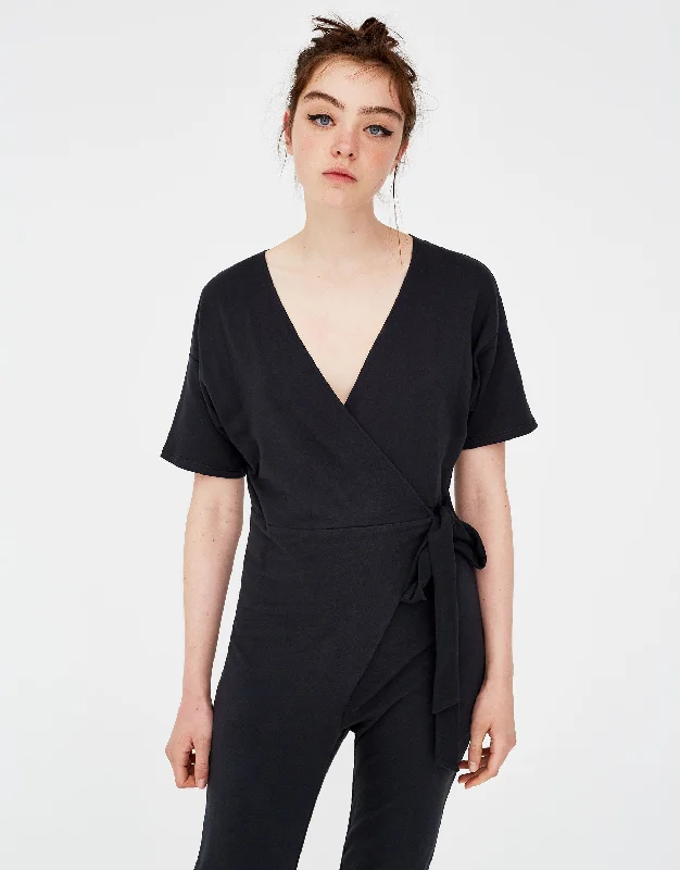 Long jumpsuit neckline